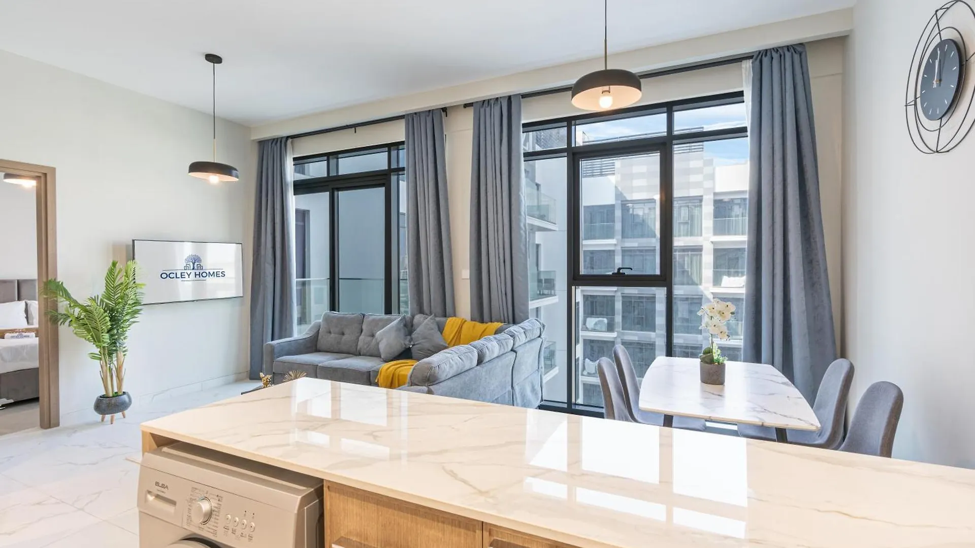 Apartment Bright & Modern Home With Burj Khalifa Views Dubai
