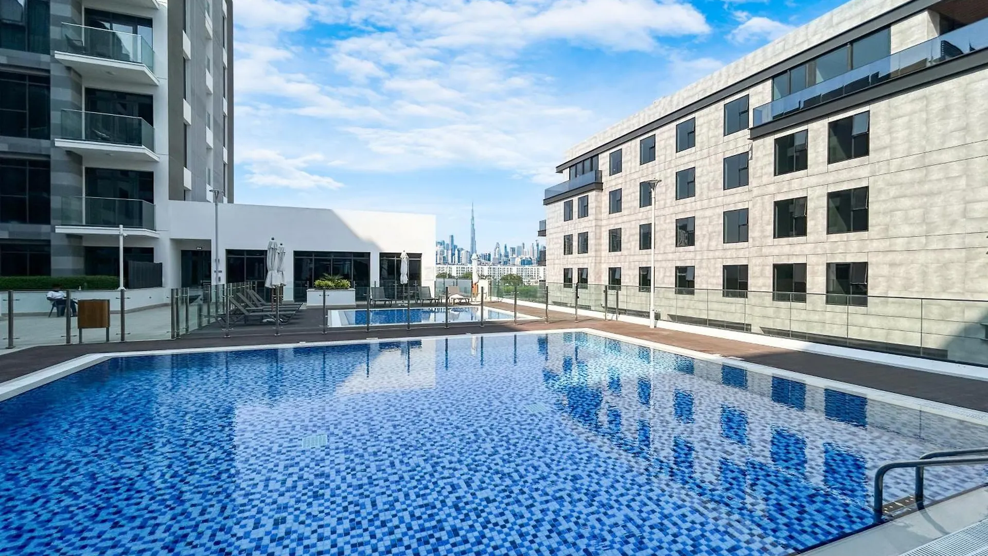 Apartment Bright & Modern Home With Burj Khalifa Views Dubai